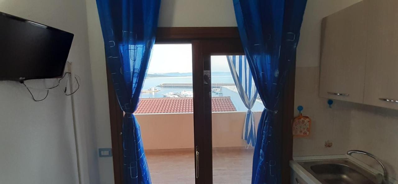 Fronte Mare Attico Indipendente Ed Esclusivo Con Terrazza Panoramica Apartment Изола Роса Екстериор снимка