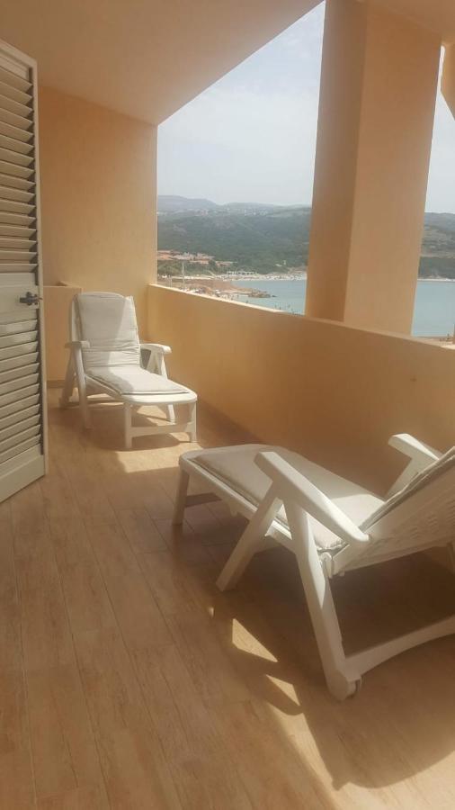 Fronte Mare Attico Indipendente Ed Esclusivo Con Terrazza Panoramica Apartment Изола Роса Екстериор снимка