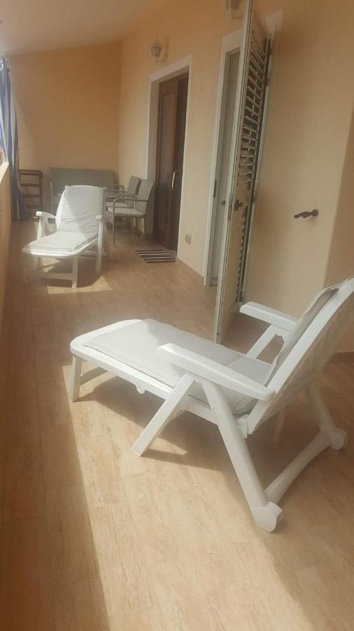 Fronte Mare Attico Indipendente Ed Esclusivo Con Terrazza Panoramica Apartment Изола Роса Екстериор снимка